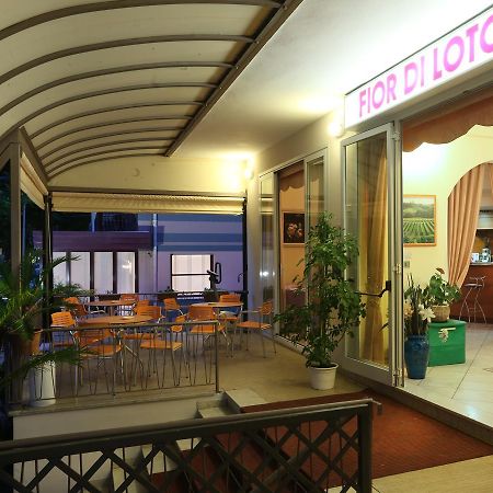Fior Di Loto - Rimini Hotel Kültér fotó
